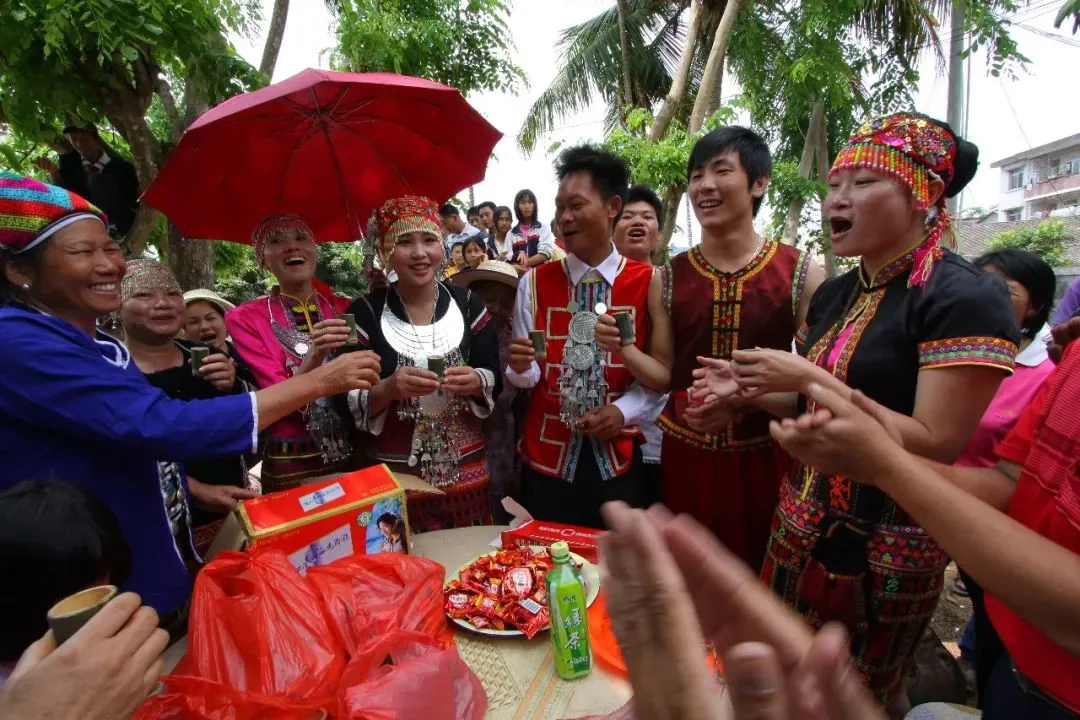 来五指山必打卡特色黎族村寨，体验别样风情！