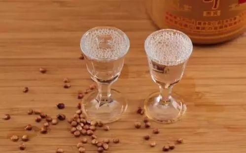 勾兑白酒技术_白酒勾兑标准_新老白酒勾兑