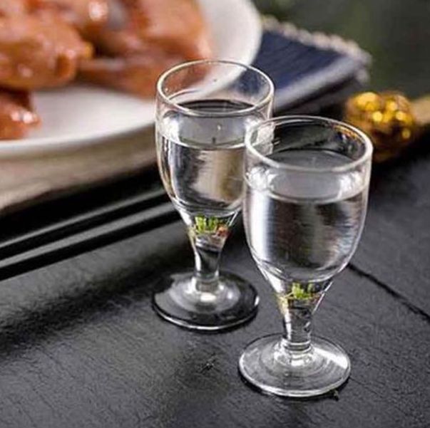 中西法律比较论文_中西酒文化比较论文_中西餐桌文化比较英文