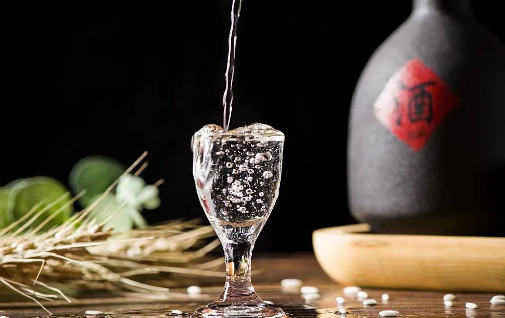 中菲酒庄酒庄介绍_中国头饰文化介绍ppt_介绍中国酒文化