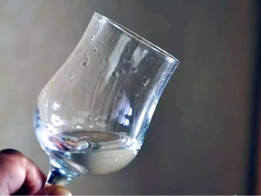 白酒千万不要用这种瓶子装！巨毒