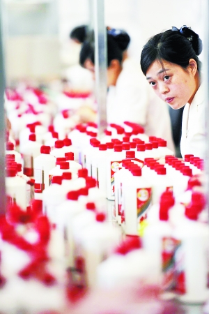 四问白酒塑化剂风波:为何愈演愈烈?全怪标准空白?