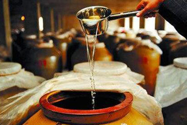 中国倒酒敬酒文化_关于酒神的文化_酒文化文档