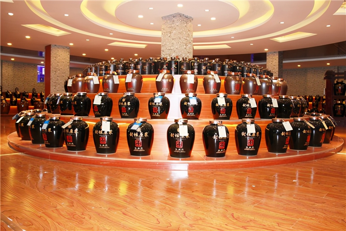 青花瓷酒业:匠心成佳酿 公益显担当