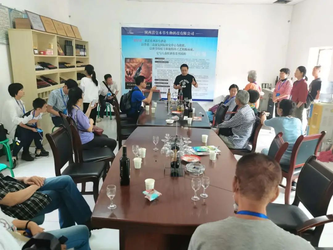 陕菜探秘之旅走进葚皇本草 野生桑葚产品健康养生理念打动众人