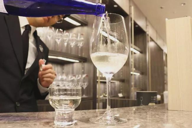 中西酒文化的对比_中西餐桌文化_中西葡萄酒文化