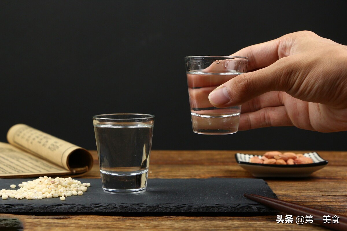 喝完白酒为什么会头疼？不是你喝多了，而是酒有问题，你中过招吗