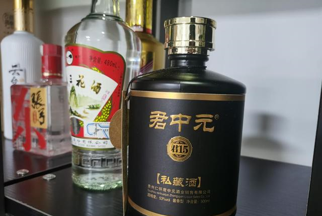 白酒原料表：水在第一位就是勾兑酒？搞懂这1点，买酒不吃亏