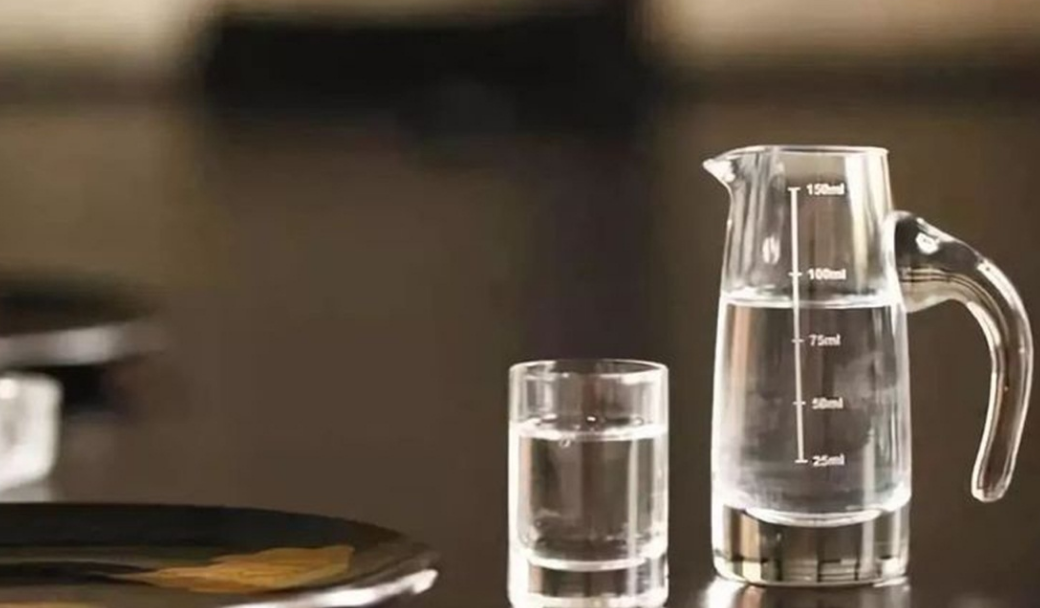 买白酒先别管啥牌子，只要酒瓶上有这“行字”，都是酒精勾兑酒