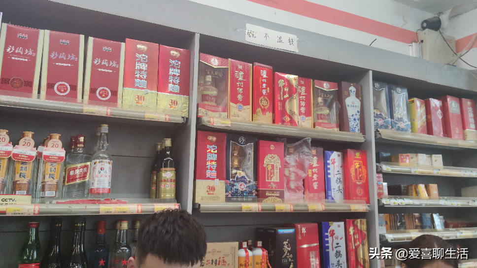 白酒包装花里胡哨，优劣难辨？掌握好这些鉴酒方法，不当冤大头