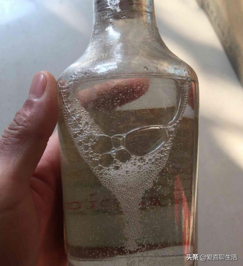 白酒包装花里胡哨，优劣难辨？掌握好这些鉴酒方法，不当冤大头