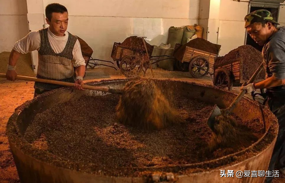 白酒包装花里胡哨，优劣难辨？掌握好这些鉴酒方法，不当冤大头