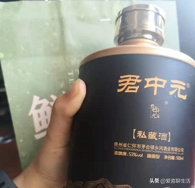白酒包装花里胡哨，优劣难辨？掌握好这些鉴酒方法，不当冤大头