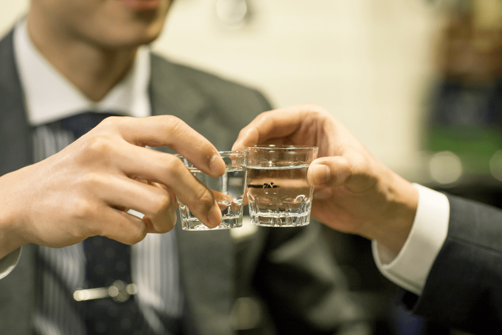 勾兑白酒技术_白酒勾兑用水标准_白酒为什么要勾兑