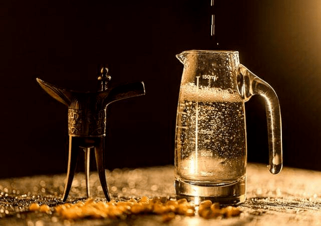 白酒勾兑用水标准_白酒为什么要勾兑_勾兑白酒技术