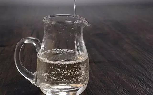 白酒为什么要勾兑_清香型白酒勾兑技术_白酒勾兑用水标准