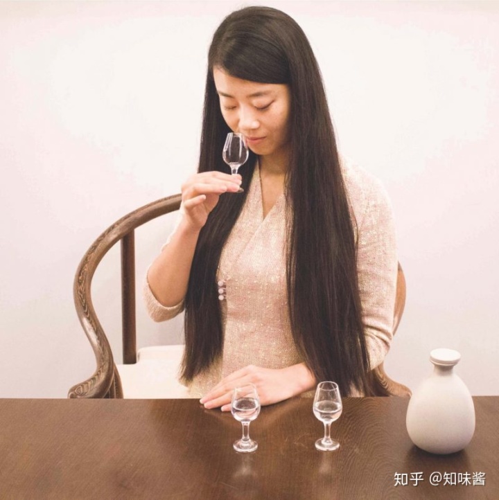 湘泉馥郁香型白酒42_馥郁香型白酒 标准_52酒鬼馥郁香型白酒