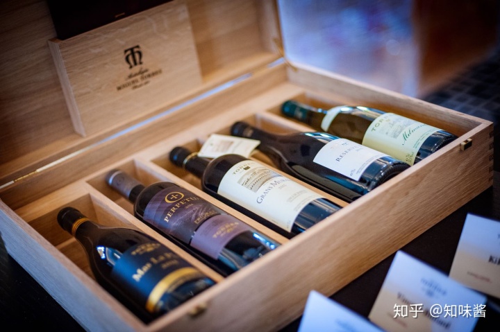 红酒带木酒塞好还是真空酒塞好_西班牙红酒酒塞有哪些品牌_红酒塞掉酒里了怎么办