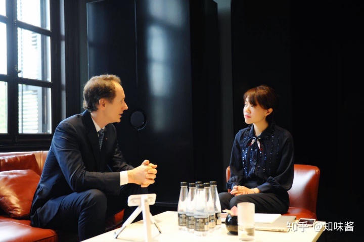 西班牙红酒酒塞有哪些品牌_红酒塞掉酒里了怎么办_红酒带木酒塞好还是真空酒塞好