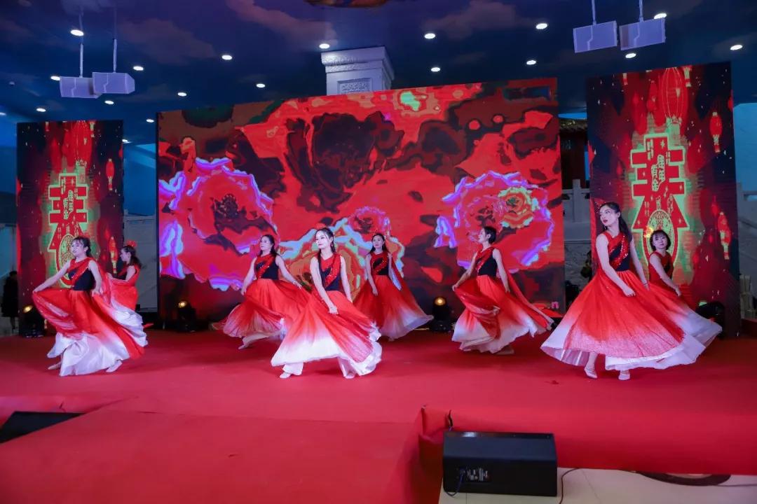 玩跳舞机要会跳舞吗_公司酒会我陪领导跳舞_陈爱莲陪领导跳舞特供