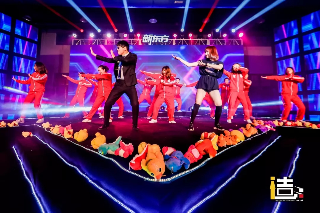 陈爱莲陪领导跳舞特供_玩跳舞机要会跳舞吗_公司酒会我陪领导跳舞