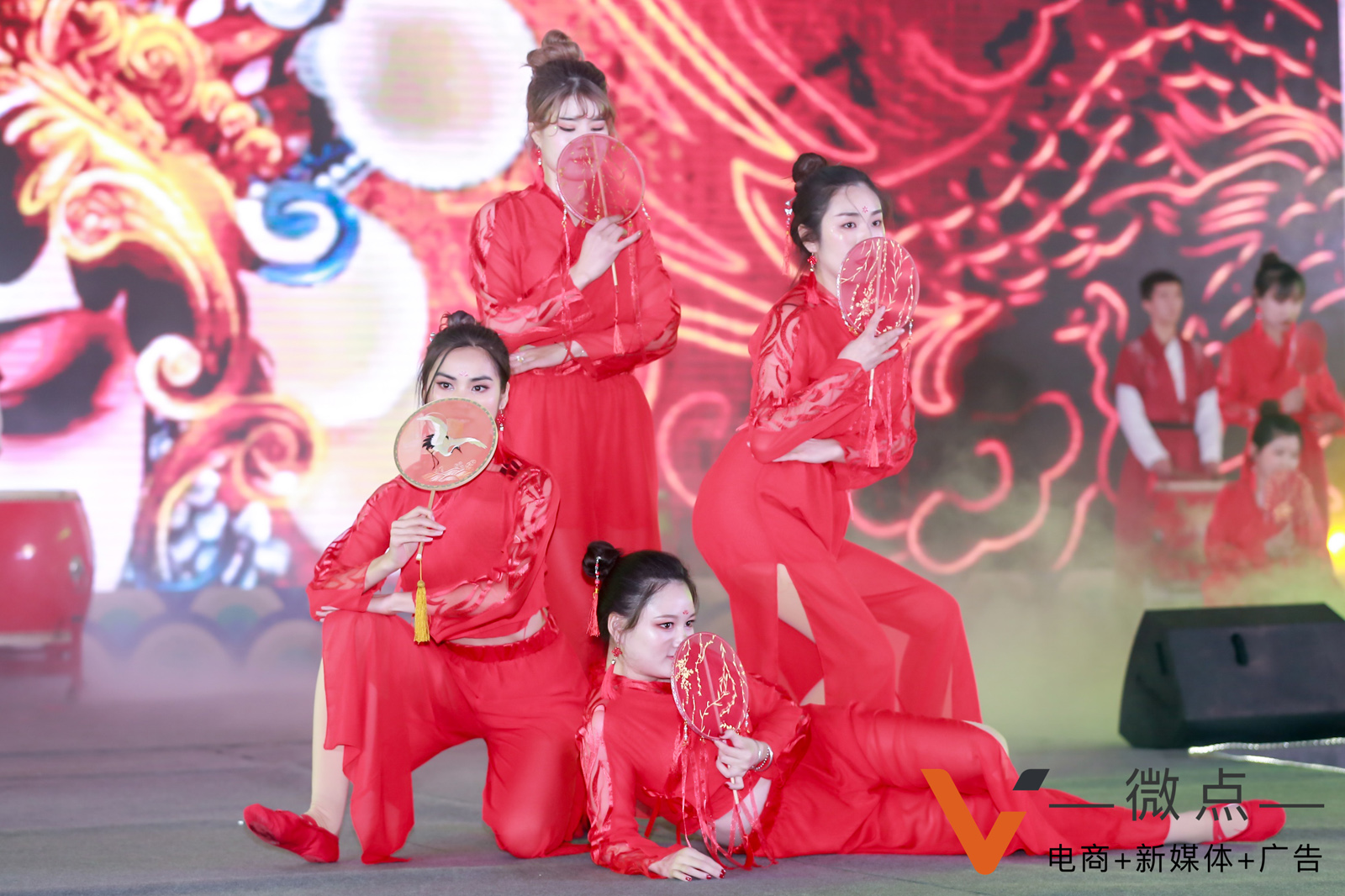 陈爱莲陪领导跳舞特供_公司酒会我陪领导跳舞_玩跳舞机要会跳舞吗