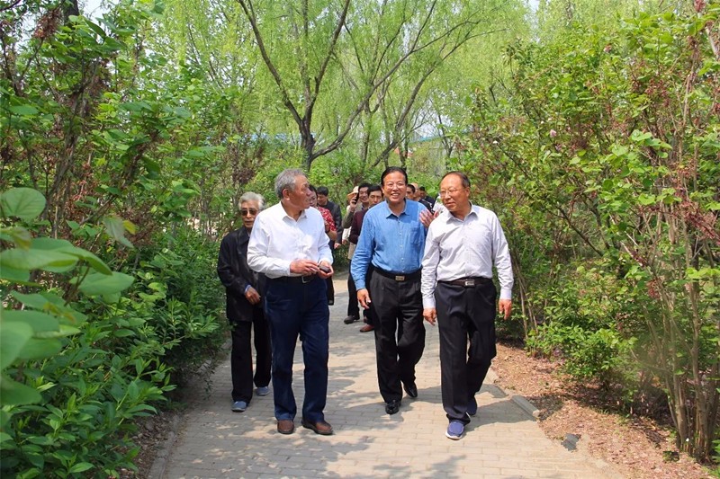 山东潍坊市企业发展促进商会赴春开窖酒业交流联谊会圆满成功