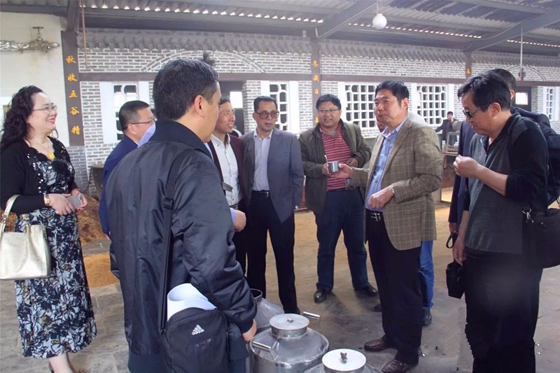 山东潍坊市企业发展促进商会赴春开窖酒业交流联谊会圆满成功