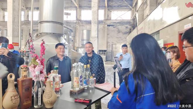 仰韶酒头精品20瓶图片_大品牌低端光瓶酒图片_泥坑酒42度6瓶图片价格