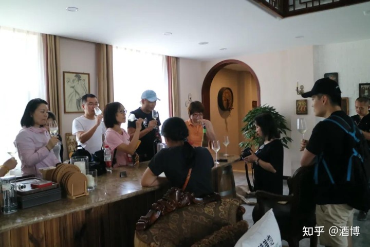 宁夏贺兰晴雪酒庄酒价_宁夏葡萄酒局赵世华_宁夏葡萄酒文化论文