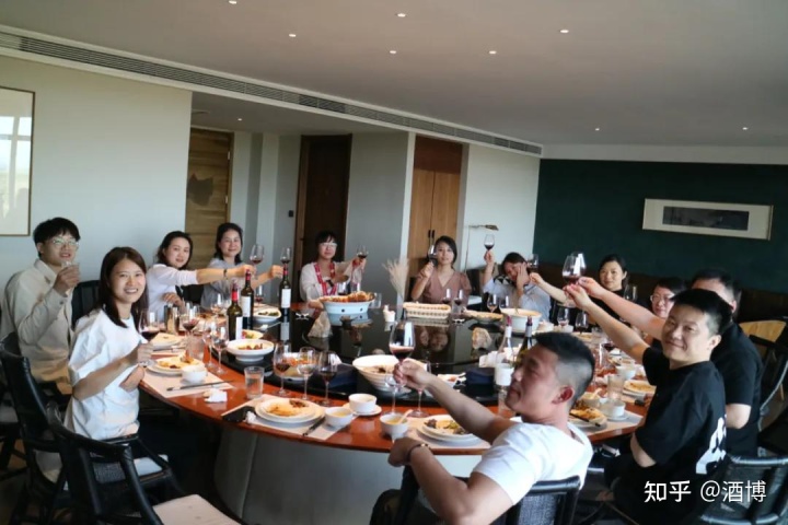 宁夏葡萄酒局赵世华_宁夏葡萄酒文化论文_宁夏贺兰晴雪酒庄酒价