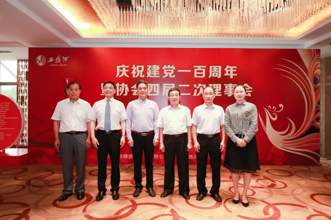 陕西安康开缸酒多少钱一瓶_陕西酒品牌_陕西葡萄酒酒庄