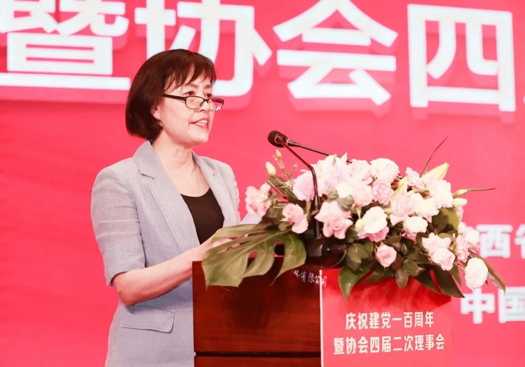 陕西葡萄酒酒庄_陕西安康开缸酒多少钱一瓶_陕西酒品牌