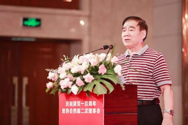 陕西酒品牌_陕西葡萄酒酒庄_陕西安康开缸酒多少钱一瓶