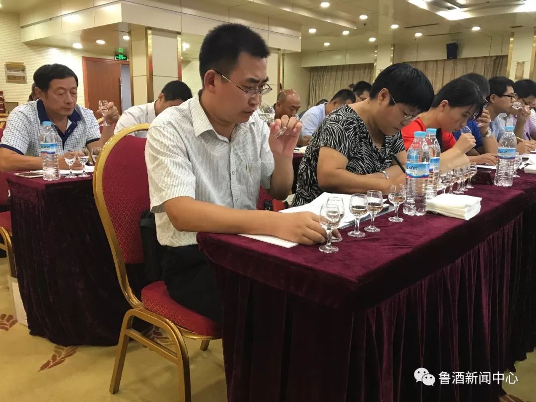 白酒评委感官尝评标准样品2000瓶_塑料样品瓶_天尝地酒白酒广告