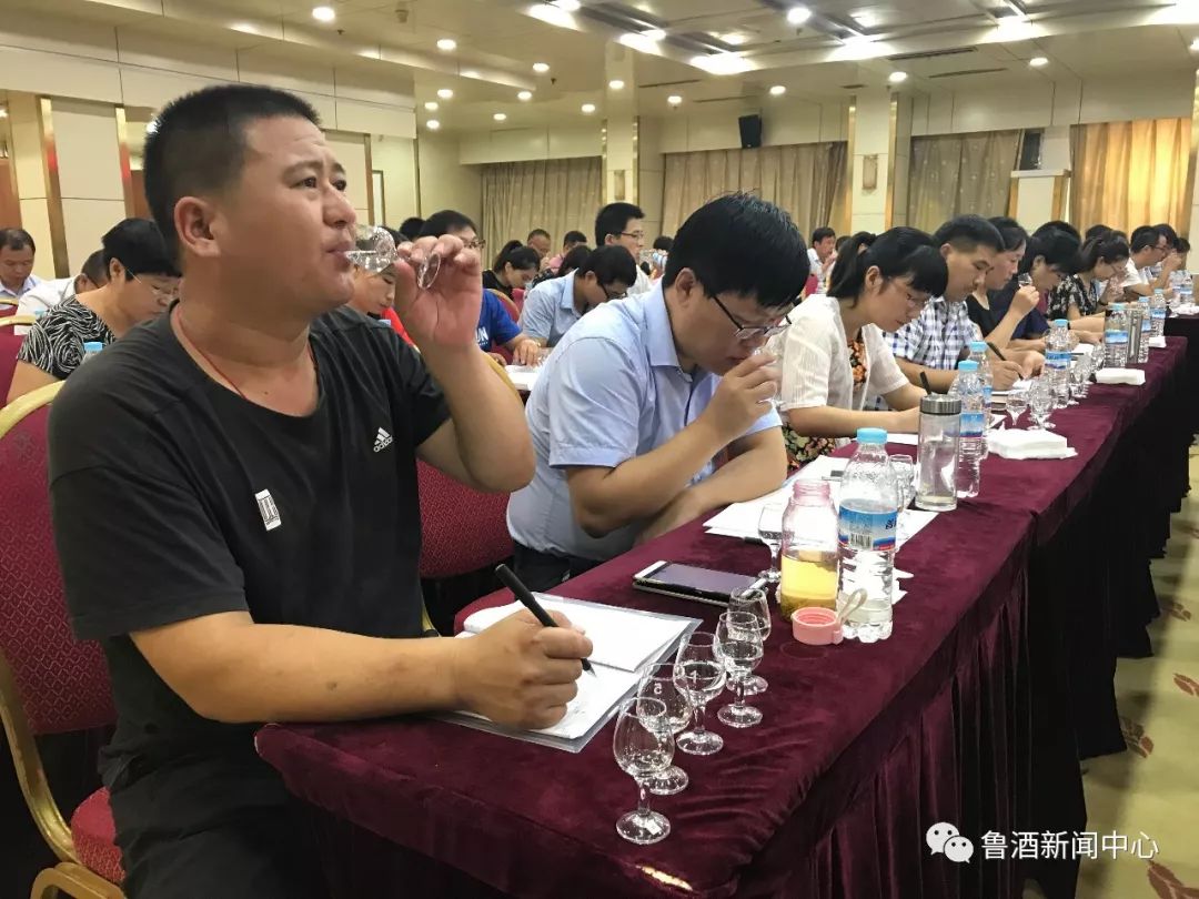 天尝地酒白酒广告_塑料样品瓶_白酒评委感官尝评标准样品2000瓶