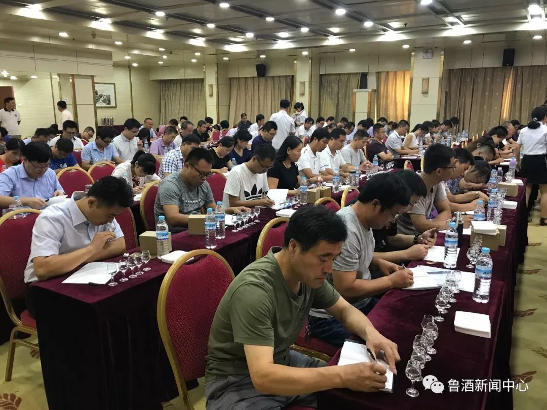 天尝地酒白酒广告_塑料样品瓶_白酒评委感官尝评标准样品2000瓶