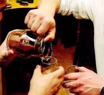 山东酒文化喝酒礼仪_韩国喝酒礼仪_中国喝酒礼仪英语ppt