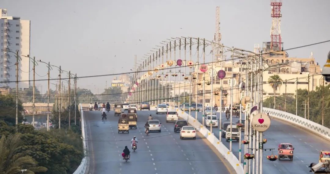 公司发年终奖现奇葩规则:喝多少酒拿多少钱_钱规则之奇葩千金主演_酒泡蛇胆现泡现喝