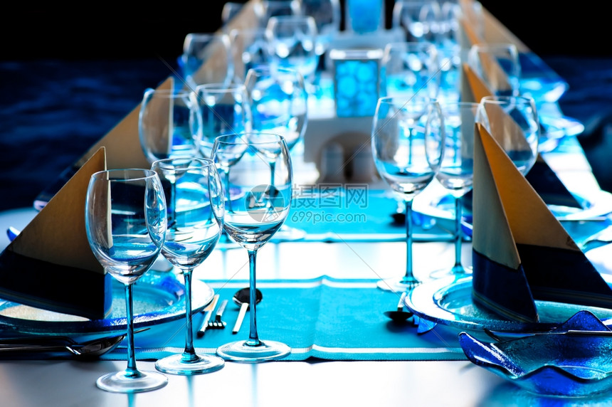 中国餐桌酒文化_中国侍酒师文化研究院_英国的餐桌礼仪文化英汉