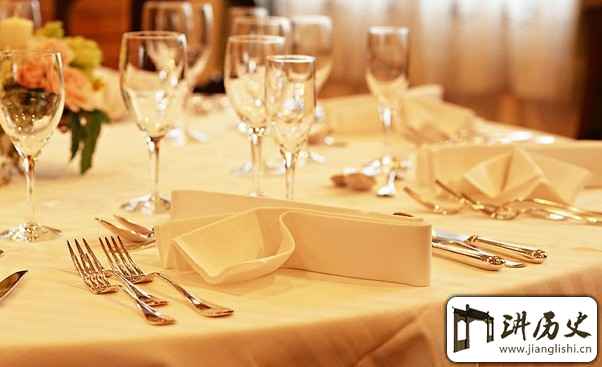 中国餐桌酒文化_中国侍酒师文化研究院_英国的餐桌礼仪文化英汉