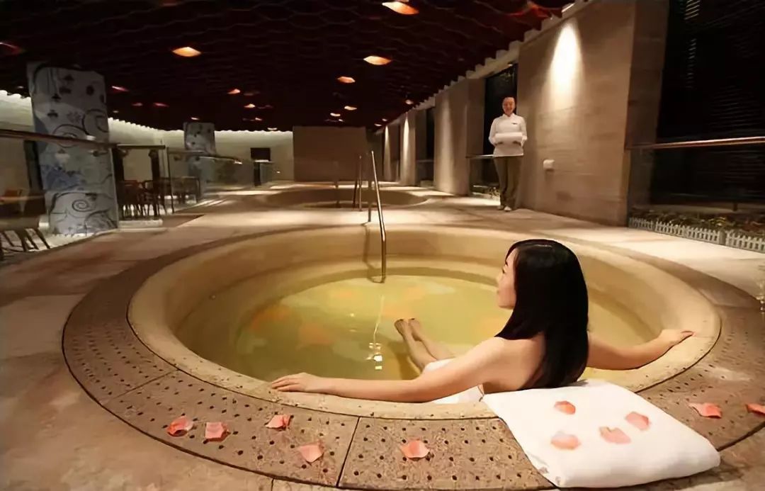 丹佛艺术博物设计师馆_张裕爱斐堡酒庄住宿_张裕酒文化博物馆住宿