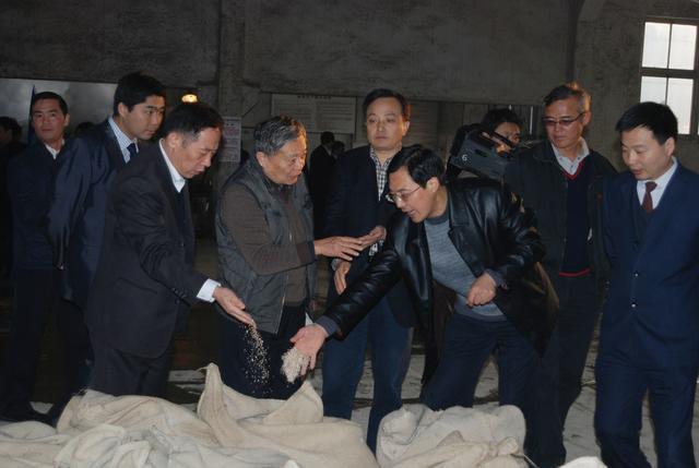 配制酒生产许可证能生产白酒_白酒生产标准号的区别_五金产品生产标准及品质标准