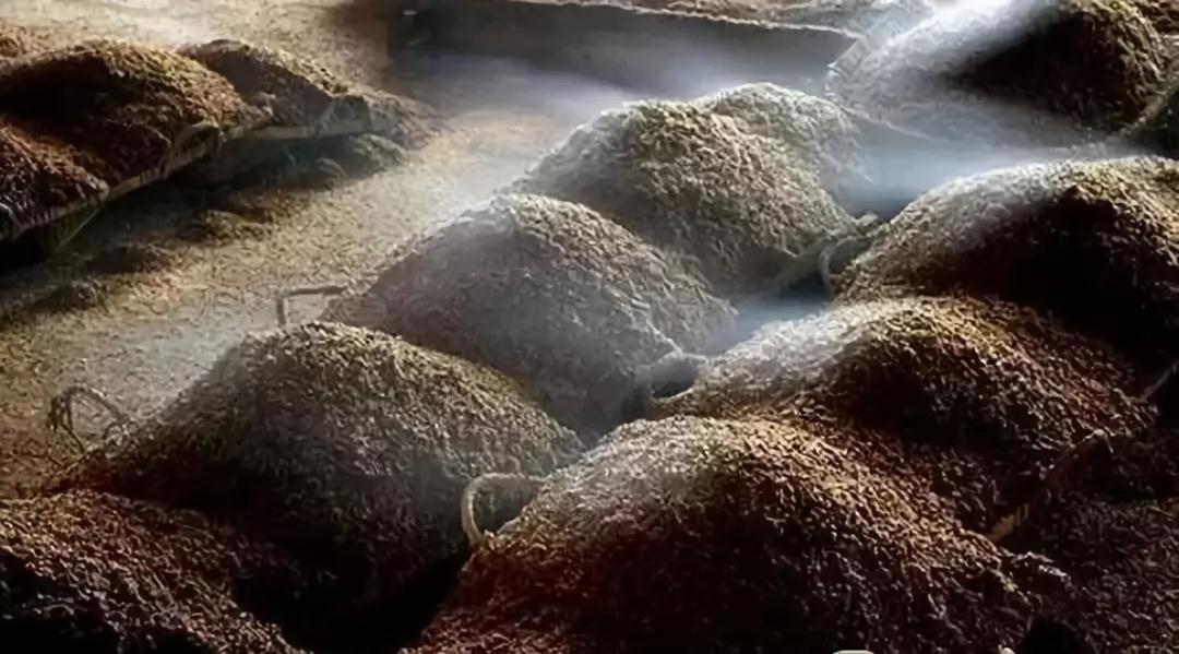 怎样辨别勾兑白酒_酒精勾兑白酒配方_白酒勾兑用水标准