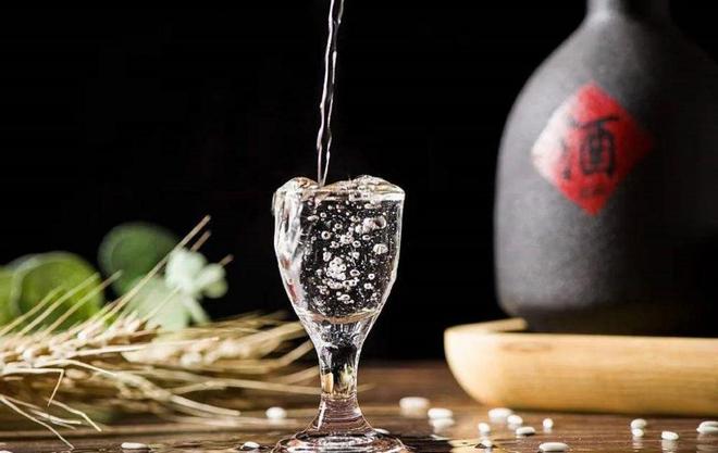 皖酒年份酒12年价格_贵州茅台年份酒公司_酒鬼年份酒公司