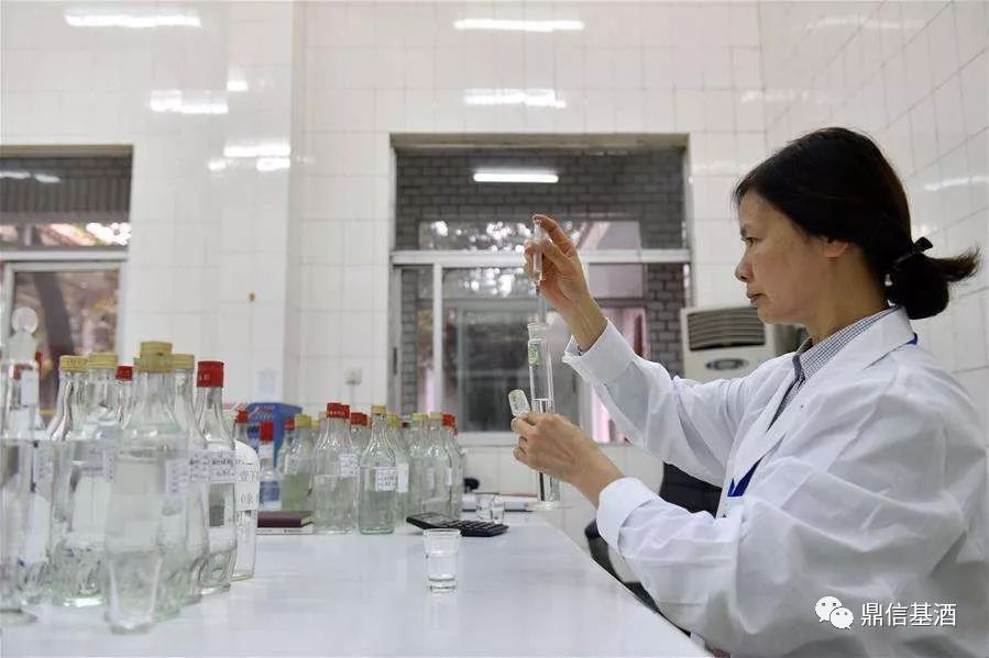 白酒勾兑标准_白酒勾兑常用香料_怎样辨别勾兑白酒