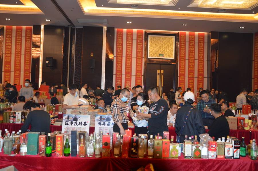 中国安徽黄金人酒淡雅多少钱_中国安徽酒文化_中国最假的酒97赖茅酒