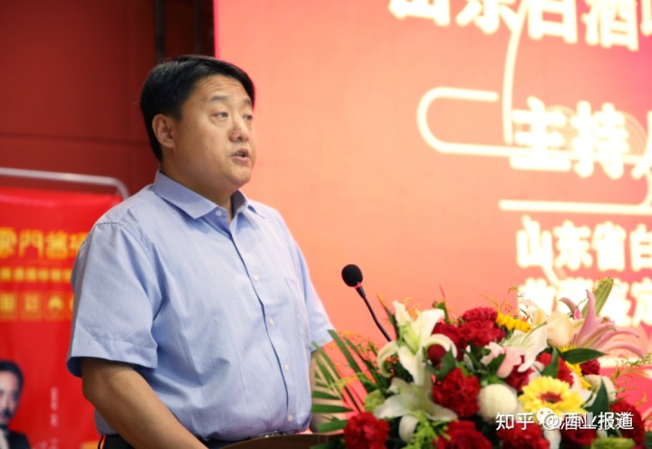 华夏酒报报道安丘春开窖酒业公司报道_贵州金窖酒业酒6瓶装_四川汉窖酒业军旅之歌酒