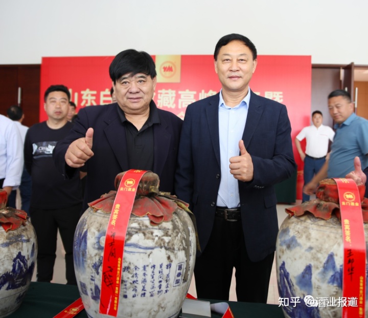 华夏酒报报道安丘春开窖酒业公司报道_四川汉窖酒业军旅之歌酒_贵州金窖酒业酒6瓶装