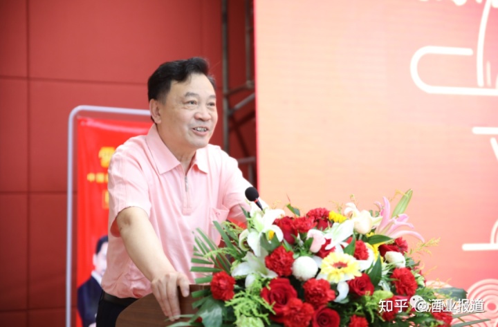 华夏酒报报道安丘春开窖酒业公司报道_四川汉窖酒业军旅之歌酒_贵州金窖酒业酒6瓶装